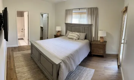 NEW COVERED PATIO WITH HOTTUB!! Large private 5 bdrm across from Canyon's. Отели в г. Снайдервилл