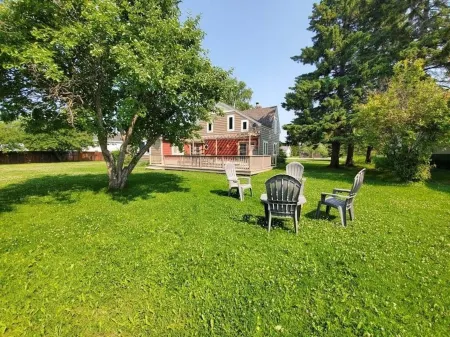 Spacious Family Friendly House, Close To Trails and Mackinac Island Ferries!