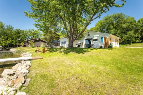 Cozy Lake Latoka Cabin with Loft Hotels in Douglas County