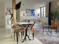 Studio Arty en Sous-sol Niché au Cœur dun Immeuble Remarquable Face aux Parcs!