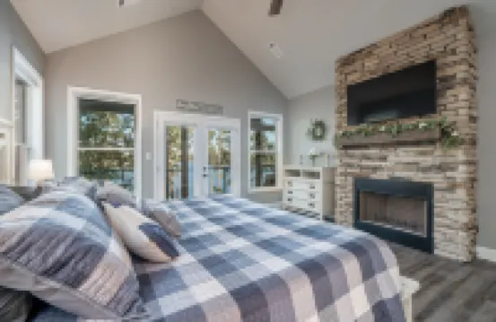 New Hot Springs Lakehouse with Double Stall Dock & Boat for Rent!