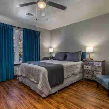 Charming Townhome - Suite 2 - Travel Nurse Ready Rooms