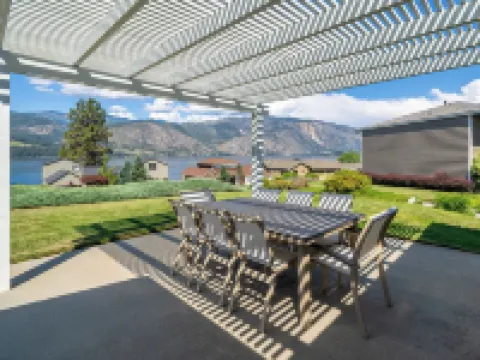 Wapato Point Pool Side Home Sleep 8, 3 Bed 2.5 Bath, Lake Views by Outdoor Pool Hotels in Manson