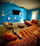 The Beach House-2 miles from beach, ping pong, king bed! Hotels in Navarre