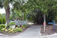 Villa Overlooking Roy Barth Tennis Courts- 5 Minute Walk to Beach