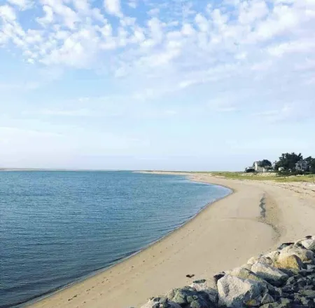 Spacious renovated home, close to Chatham Beaches