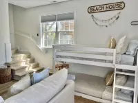 The Oceans Oyster-Hot tub, 5 min to beach, Pets, Sleeps 10 , Sound Views!!