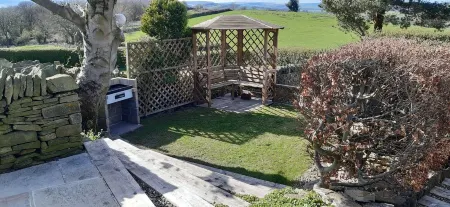 Lane End Cottage Holmfirth - Panoramic Views, Modernised with offroad parking Отели рядом с достопримечательностью «Honley Wood»