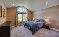 2 blocks to Olympic Oval, Walk to Downtown, Mountain Views!