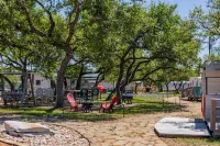 Glamping in Spicewood TX Hill Country ~ Cabin 3 The Sonnie at Green Acres