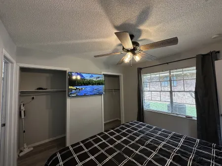 Piney Woods 6 - King Bed Отели в г. Тексаркана