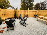 Cozy Modern 3-bd, Pet Friendly, 12 miles from RRG!