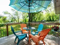 Cozy golden gate cutie Hotels in Gilmer