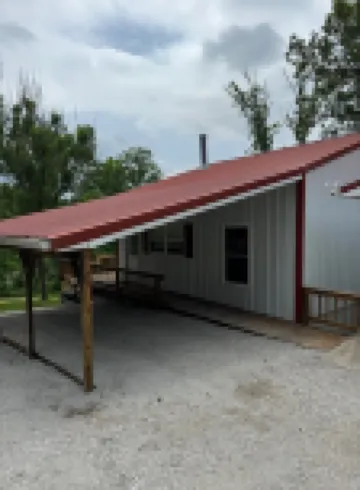 Lake Front charming 2-bedroom house, at Rough River Lake.