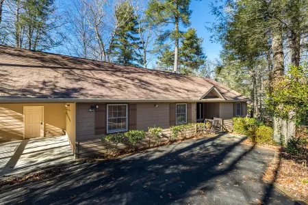 Sunset Mountain Views From Back Deck & Sapphire Resort Amenities 1-Level 3BR/2BA