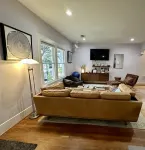 2BR Montrose bungalow, 3.5 miles to Medical Center