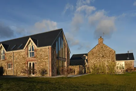 Robin Cottage, Logiealmond Estate