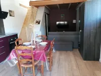 Studio Avec Terrasse et Piscine Hotels in Gard