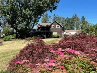 Charming turn of the century Farmhouse near Silver Falls State Park and wineries Hotels in Marion County