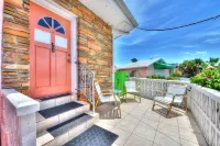 Spacious 3 Bedrm/2 Bath OceanFront Apt w/ Large Balcony Overlooking Pool