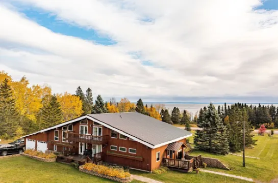 Lakeview chalet by Gooseberry Falls with sauna Hotels in Silver Creek Township