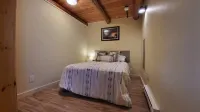 Classic log cabin with stunning views!