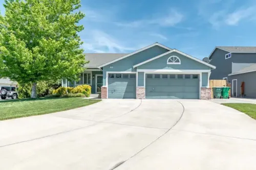 ☀Cheerful Family Getaway ~ Large & Sunny Backyard☀
