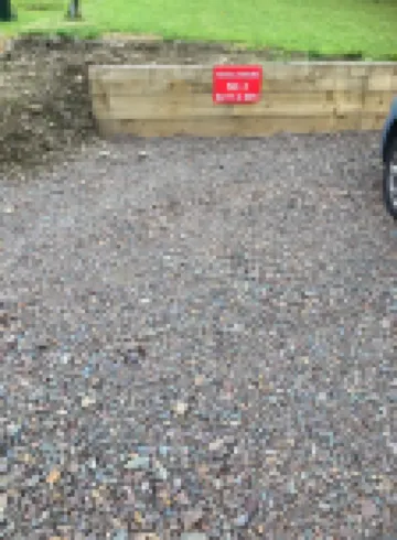 Scot’s themed  cottage ,super king bed, ideal location. Pet friendly.