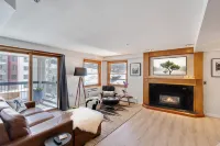 Ski-In/Ski-Out 1 BD Modern Luxury Slopeside Retreat