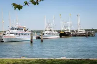 Aqua Vista Hotels in Greenport