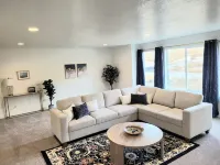 The Perfect Family Retreat! Brand new huge townhome with Sauna!