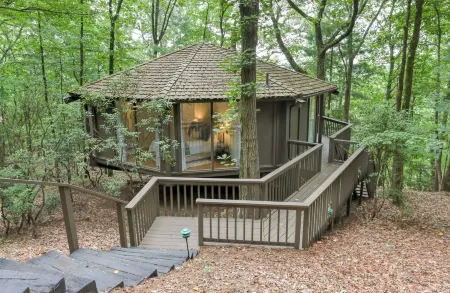 Mountain Getaway Nestled In The Foothills of The Blue Ridge Mountains.