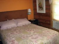 Quaint, peaceful, & creekside!  Alarka Peaceful Creek Cabin - Bryson City