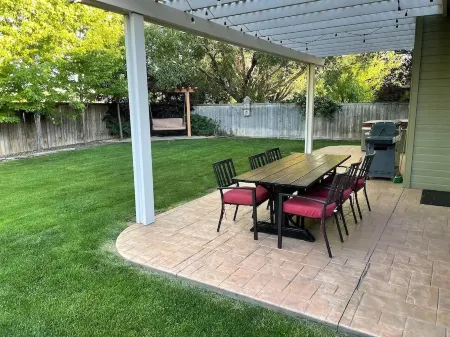 Haven House: Hot Tub, Walking Trails, Private Office