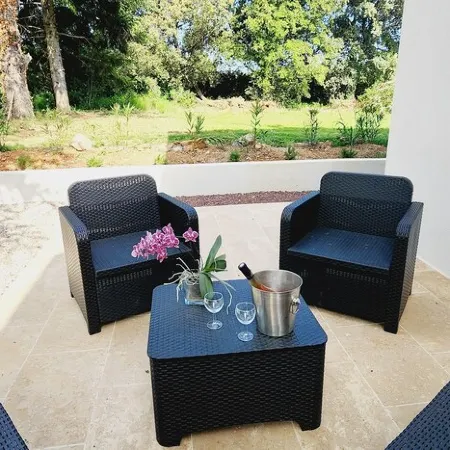 Romarin, un Appartement T3 Climatisé, Tout Confort, au Cœur de la Provence