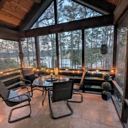 Cozy 3-bedroom lakefront cottage in beautiful Clemson, SC