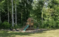 5 Bdrm Dog Friendly, Lake Access Getaway w/Playground, Fire Pit & More