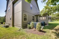 Canoe Creek Lodge: 2 Pools, Private Hot Tub and Game Loft in Branson Canyon فنادق في Ridgedale