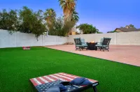Massive Backyard w/Pool and Misters - Arcade Room - Sleeps 16 Hotels near Superstition Ranch Market