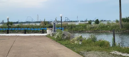 Great Location - 3 miles to Cedar Point Park, 2.8 miles to CP Sports  Force Park Отели в г. Сандаски