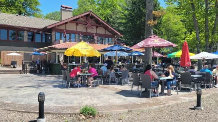 SPACIOUS LAKEFRONT PENTHOUSE ON BIG BOULDER LAKE!  4-SEASON FUN!