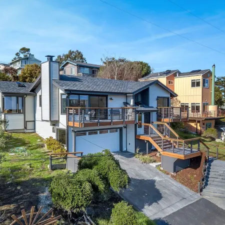 Fully Renovated with Views of the Mountains and Spa!