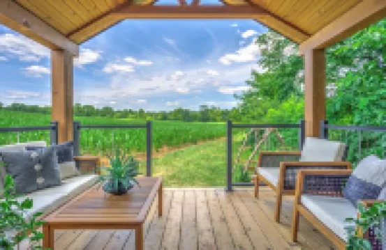 Cozy tiny home with 1 bedroom and WiFi, serene & peaceful glamping