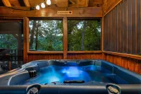Romantic Hideaway: Near Dollywood & Outlets Intimate, Fireplace, Private Hot Tub - Boutique