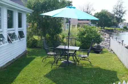 Lakefront 2 bedroom house between Rochester and Niagara Falls, NY