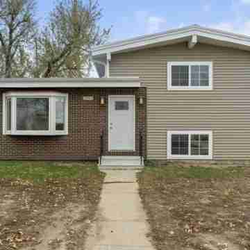 Kadia’s Place-The One With The Pool Table & TVs Hotel Exterior