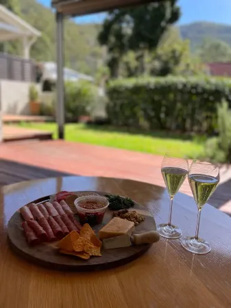 Somerset Dam Retreat - Relax & unwind. Sleeps 10