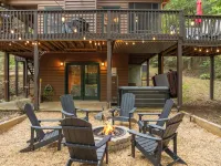 Fall Getaway to the Mountains of Blue Ridge, GA- with a Hot Tub and Fire Pit Hotels in der Nähe von Delphi University