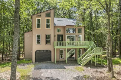 Stylish Cabin with Game Room
