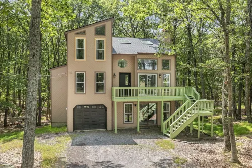 Stylish Cabin with Game Room
